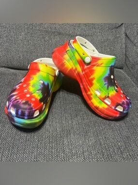 CROCS platform chunky Tie-Dye Rainbow Classic Clog Mules